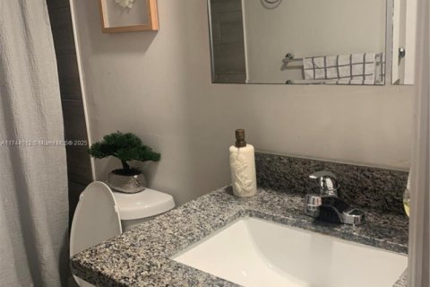 Condo in West Palm Beach, Florida, 2 bedrooms  № 1707333 - photo 6