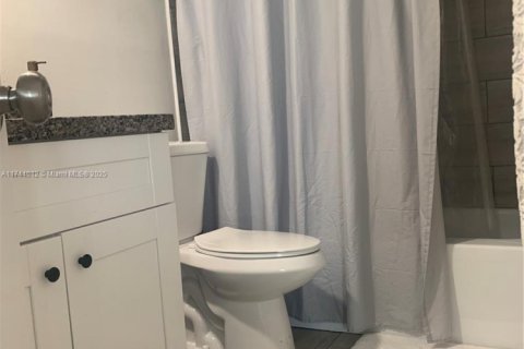 Condo in West Palm Beach, Florida, 2 bedrooms  № 1707333 - photo 12