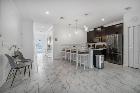 Townhouse in Davenport, Florida 5 bedrooms, 201.32 sq.m. № 1518416 - photo 3