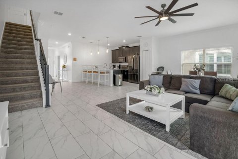 Townhouse in Davenport, Florida 5 bedrooms, 201.32 sq.m. № 1518416 - photo 9