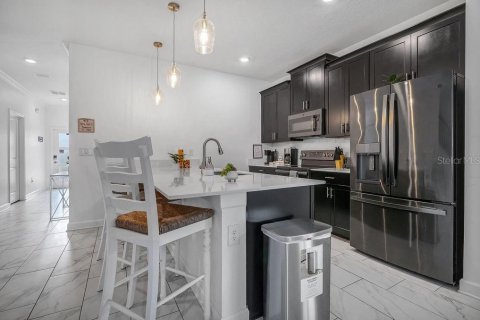 Townhouse in Davenport, Florida 5 bedrooms, 201.32 sq.m. № 1518416 - photo 4