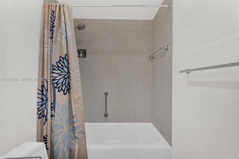 Copropriété à vendre à Miami Beach, Floride: 2 chambres, 122.91 m2 № 2090182 - photo 21