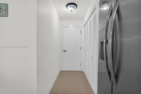 Copropriété à vendre à Miami Beach, Floride: 2 chambres, 122.91 m2 № 2090182 - photo 13