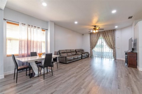 Casa en venta en Kissimmee, Florida, 5 dormitorios, 212.47 m2 № 2209304 - foto 13