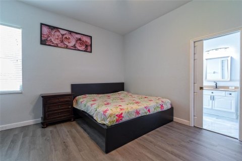 Casa en venta en Kissimmee, Florida, 5 dormitorios, 212.47 m2 № 2209304 - foto 25