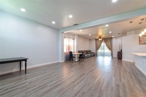 Casa en venta en Kissimmee, Florida, 5 dormitorios, 212.47 m2 № 2209304 - foto 12