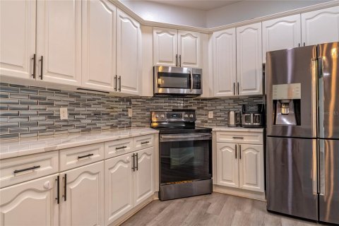 Casa en venta en Kissimmee, Florida, 5 dormitorios, 212.47 m2 № 2209304 - foto 9