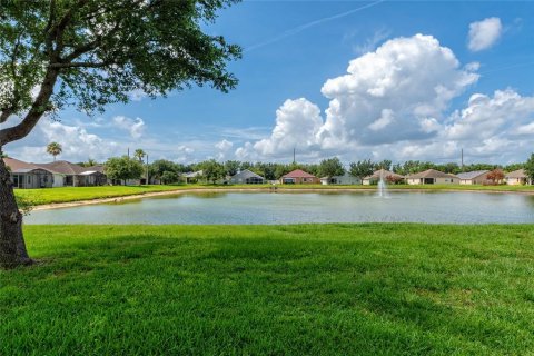 Casa en venta en Kissimmee, Florida, 5 dormitorios, 212.47 m2 № 2209304 - foto 3