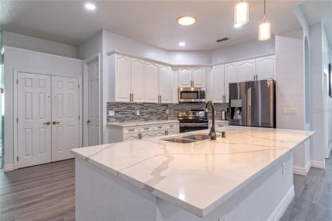 Casa en venta en Kissimmee, Florida, 5 dormitorios, 212.47 m2 № 2209304 - foto 6