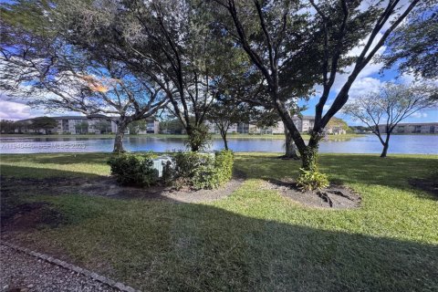 Купить кондоминиум в Пемброк-Пайнс, Флорида 1 спальня, 98.1м2, № 2002773 - фото 9