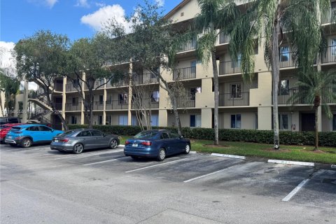 Кондоминиум с 1 спальней в Пемброк-Пайнс, Флорида № 2002773