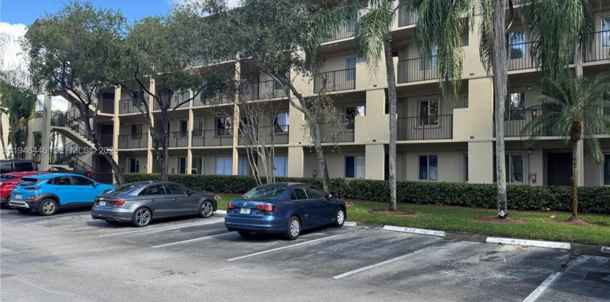 Кондоминиум с 1 спальней в Пемброк-Пайнс, Флорида № 2002773