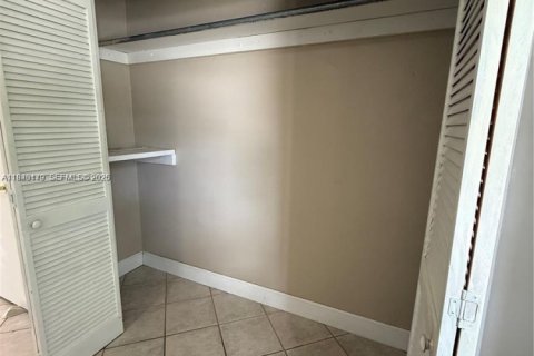 Купить кондоминиум в Майами, Флорида 2 спальни, 80.64м2, № 1997139 - фото 8