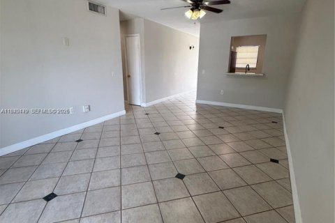 Купить кондоминиум в Майами, Флорида 2 спальни, 80.64м2, № 1997139 - фото 7