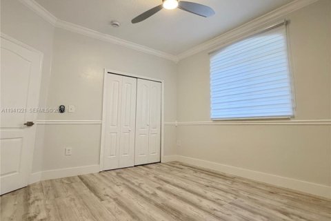 House in Miami, Florida 4 bedrooms, 138.05 sq.m. № 2010597 - photo 22