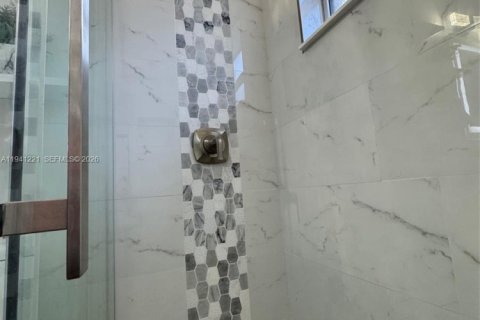 House in Miami, Florida 4 bedrooms, 138.05 sq.m. № 2010597 - photo 11