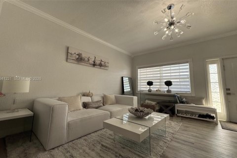 House in Miami, Florida 4 bedrooms, 138.05 sq.m. № 2010597 - photo 15