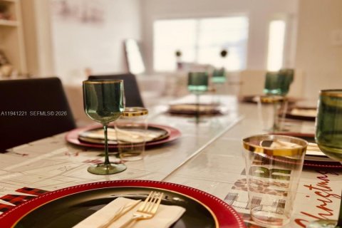 House in Miami, Florida 4 bedrooms, 138.05 sq.m. № 2010597 - photo 26