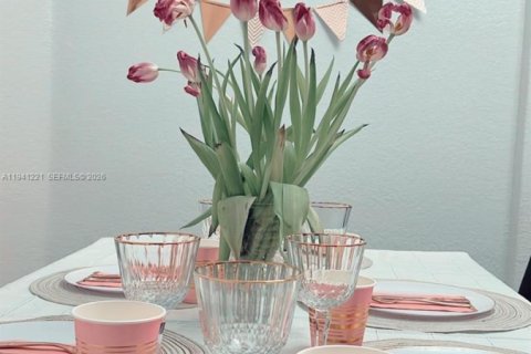 House in Miami, Florida 4 bedrooms, 138.05 sq.m. № 2010597 - photo 30