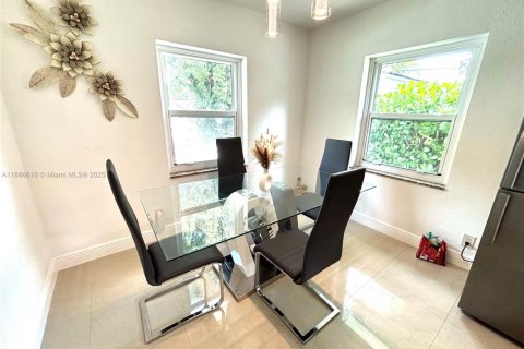 Снять в аренду виллу или дом в Майами, Флорида 3 спальни, 167.22м2, № 1933452 - фото 11