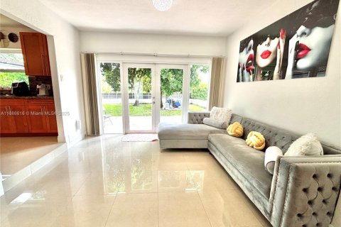 Снять в аренду виллу или дом в Майами, Флорида 3 спальни, 167.22м2, № 1933452 - фото 9