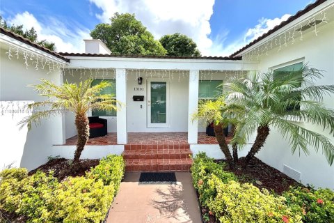 Снять в аренду виллу или дом в Майами, Флорида 3 спальни, 167.22м2, № 1933452 - фото 5