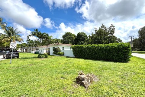 Снять в аренду виллу или дом в Майами, Флорида 3 спальни, 167.22м2, № 1933452 - фото 4