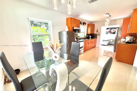 Снять в аренду виллу или дом в Майами, Флорида 3 спальни, 167.22м2, № 1933452 - фото 10