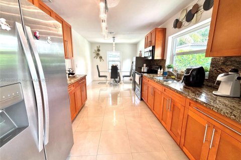 Снять в аренду виллу или дом в Майами, Флорида 3 спальни, 167.22м2, № 1933452 - фото 17