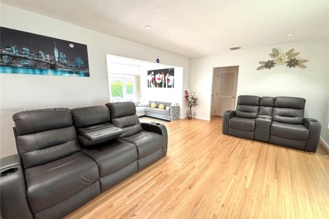 Снять в аренду виллу или дом в Майами, Флорида 3 спальни, 167.22м2, № 1933452 - фото 14