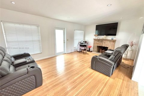 Снять в аренду виллу или дом в Майами, Флорида 3 спальни, 167.22м2, № 1933452 - фото 13