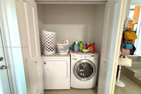 Снять в аренду виллу или дом в Майами, Флорида 3 спальни, 167.22м2, № 1933452 - фото 24