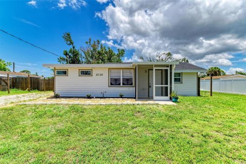 House in Englewood, Florida 2 bedrooms, 106.28 sq.m. № 1791129 - photo 1
