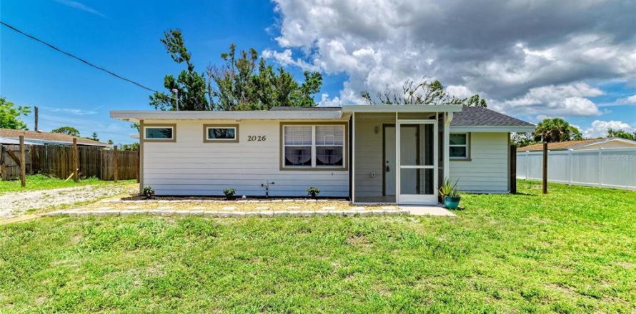 House in Englewood, Florida 2 bedrooms, 106.28 sq.m. № 1791129