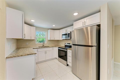 House in Englewood, Florida 2 bedrooms, 106.28 sq.m. № 1791129 - photo 16