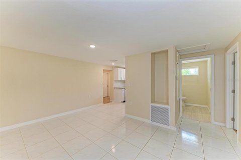House in Englewood, Florida 2 bedrooms, 106.28 sq.m. № 1791129 - photo 13