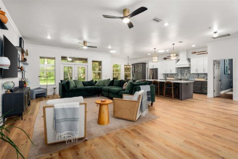 House in Gainesville, Florida 4 bedrooms, 275.27 sq.m. № 1819211 - photo 7