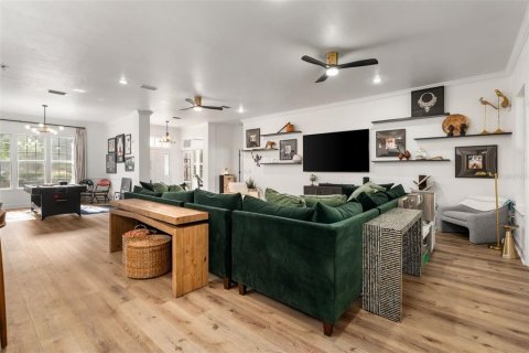 House in Gainesville, Florida 4 bedrooms, 275.27 sq.m. № 1819211 - photo 4