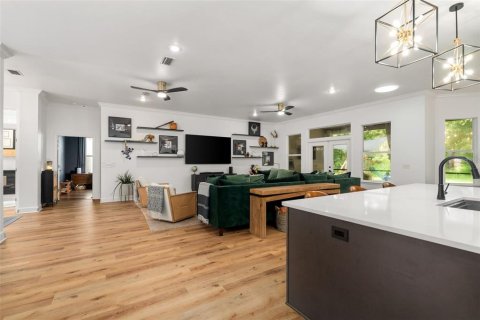 House in Gainesville, Florida 4 bedrooms, 275.27 sq.m. № 1819211 - photo 6