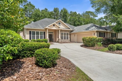 House in Gainesville, Florida 4 bedrooms, 275.27 sq.m. № 1819211 - photo 1