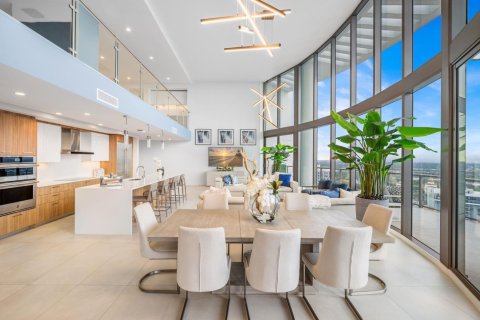 Condo in Fort Lauderdale, Florida, 5 bedrooms № 2178583 - photo 12