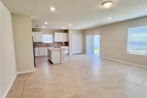 Casa en alquiler en Kissimmee, Florida, 4 dormitorios, 205.04 m2 № 2211112 - foto 12