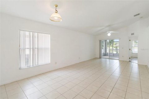 Villa ou maison à louer à Orlando, Floride: 4 chambres, 174.19 m2 № 2211262 - photo 10