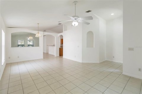 Villa ou maison à louer à Orlando, Floride: 4 chambres, 174.19 m2 № 2211262 - photo 3
