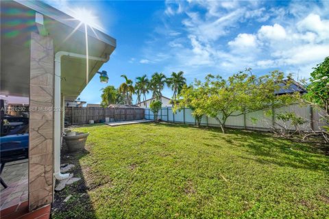 House in Miami, Florida 3 bedrooms, 136.57 sq.m. № 2320550 - photo 22