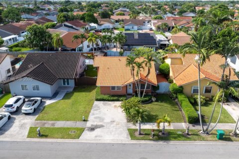 House in Miami, Florida 3 bedrooms, 136.57 sq.m. № 2320550 - photo 27