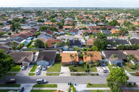 House in Miami, Florida 3 bedrooms, 136.57 sq.m. № 2320550 - photo 26