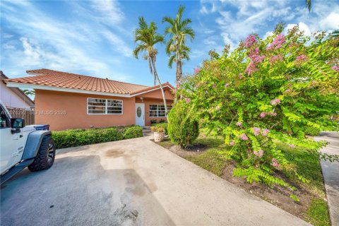 House in Miami, Florida 3 bedrooms, 136.57 sq.m. № 2320550 - photo 25