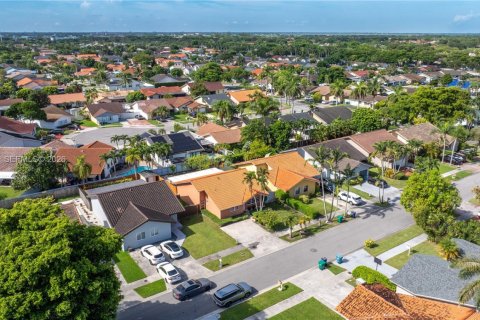 House in Miami, Florida 3 bedrooms, 136.57 sq.m. № 2320550 - photo 29