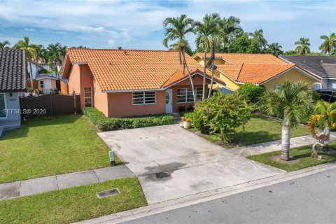 House in Miami, Florida 3 bedrooms, 136.57 sq.m. № 2320550